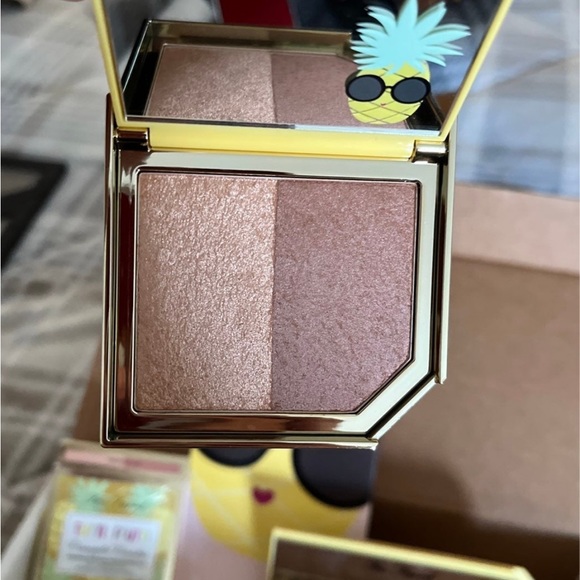 Too Faced TUTTI FRUITY PINEAPPLE PARADISE SET - Picture 2 of 6